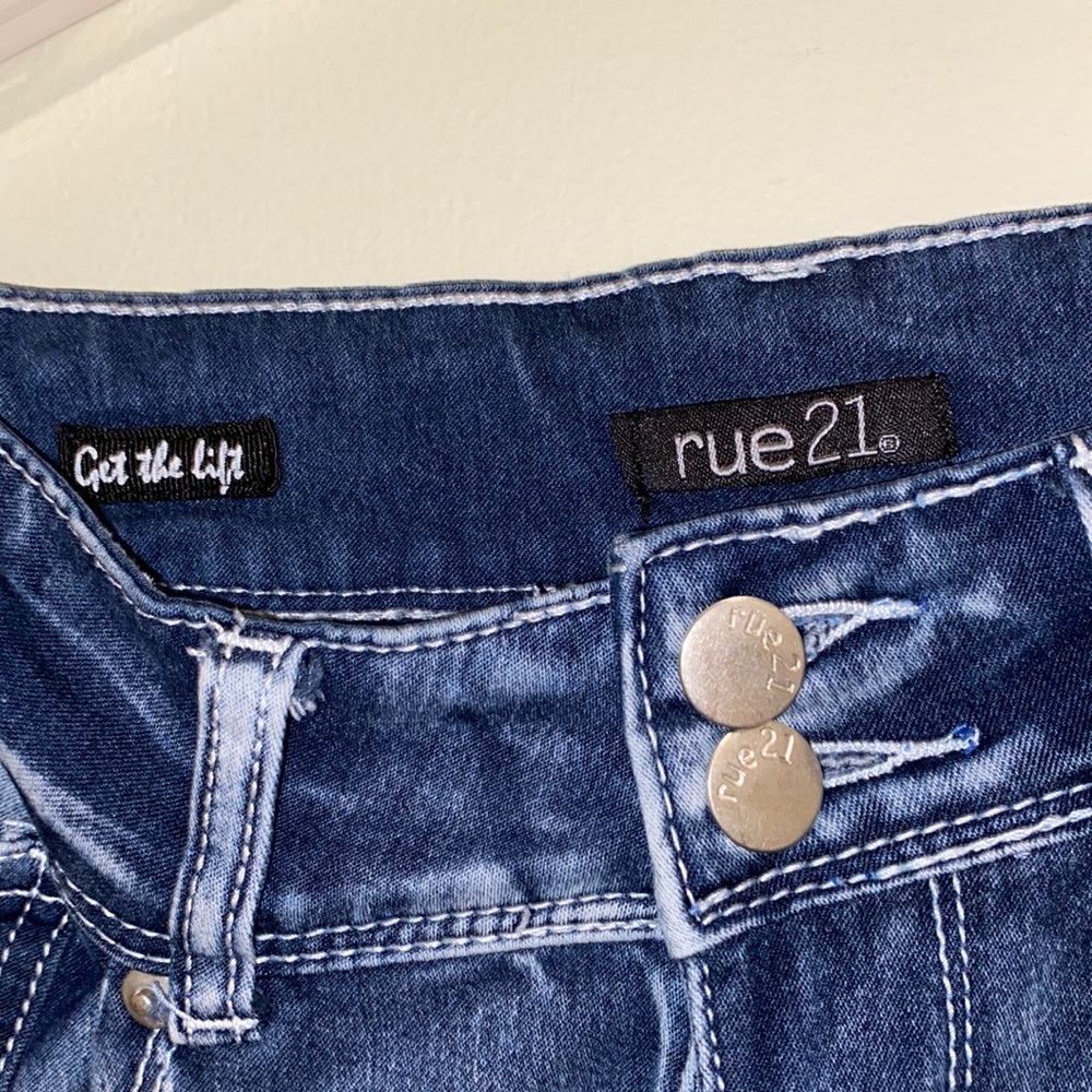Capris! - Picture 2 of 5